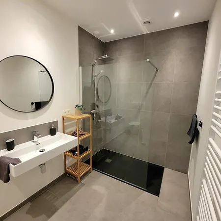 Family On The Ground Floor With Terrace - Panne A Cote